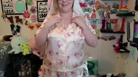 Snapshot of ten_tickle_pixie chatting on February 16, 11:12 pm Pixie and Tentacle Overlord online show from February 16, 11:12 pm