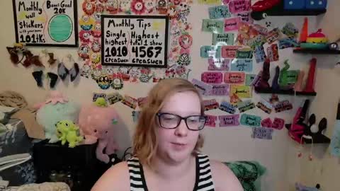 Snapshot of ten_tickle_pixie chatting on April 27, 10:19 pm Pixie and Tentacle Overlord online show from April 27, 10:19 pm