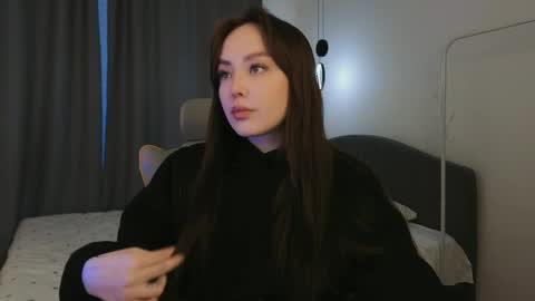 Mia online show from April 22, 1:45 pm