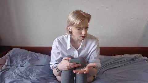 Anna online show from February 15, 7:51 am