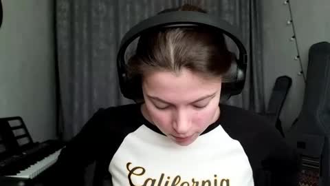 Anny Simpson online show from March 10, 6:29 am