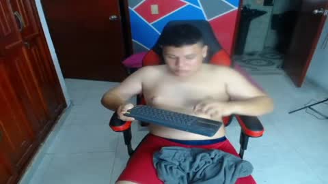 Snapshot of terryy_hot chatting on April 17, 5:21 am terryy_hot online show from April 17, 5:21 am