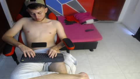 Snapshot of terryy_hot chatting on April 22, 7:26 pm terryy_hot online show from April 22, 7:26 pm