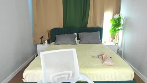 Snapshot of tessa_ashe chatting on June 5, 12:55 pm Tessa online show from June 5, 12:55 pm