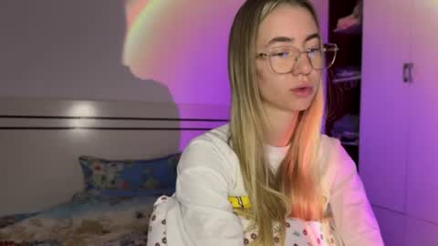 Snapshot of tessa_calmness chatting on June 25, 3:50 am tessa_calmness online show from June 25, 3:50 am