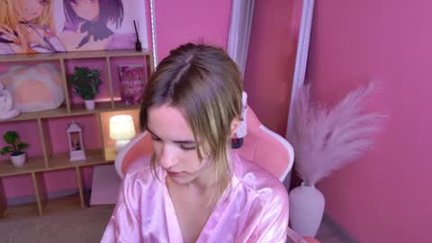 Snapshot of tessa_shy_ chatting on May 25, 2:12 pm tessa_shy_ online show from May 25, 2:12 pm