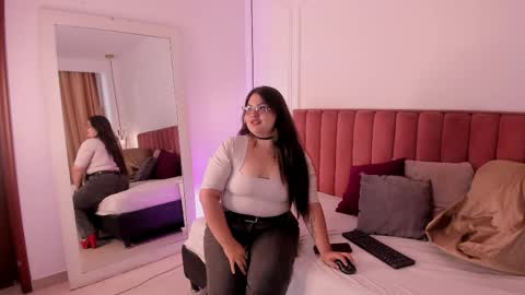 Snapshot of tessa_sinclaire chatting on May 19, 9:21 pm TERESA online show from May 19, 9:21 pm
