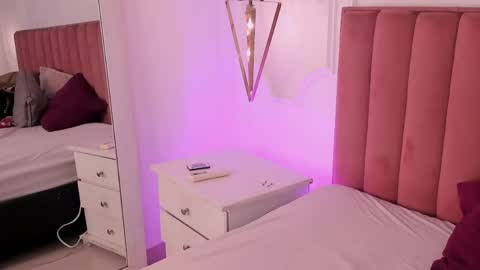 Snapshot of tessa_sinclaire chatting on May 22, 9:31 pm TERESA online show from May 22, 9:31 pm