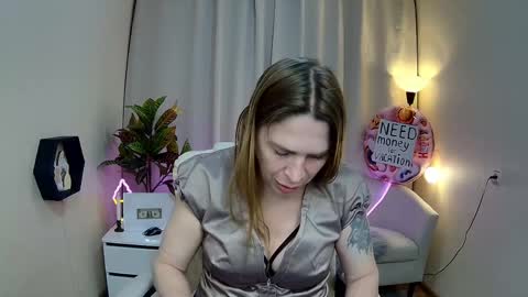 Snapshot of tessadaybreak chatting on May 22, 7:37 am tessadaybreak online show from May 22, 7:37 am