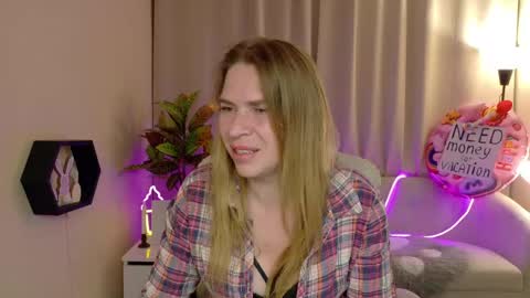 Snapshot of tessadaybreak chatting on May 25, 8:31 am tessadaybreak online show from May 25, 8:31 am
