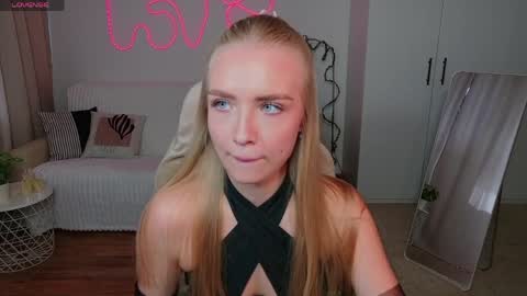 TessaHamilton online show from April 13, 11:05 am