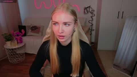 Snapshot of tessahamilton chatting on May 12, 12:35 pm TessaHamilton online show from May 12, 12:35 pm