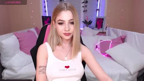 Snapshot of tessawillson chatting on January 21, 2:15 pm Tessa online show from January 21, 2:15 pm