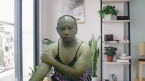 yours online show from February 8, 3:04 pm