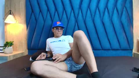 Snapshot of tette_valentine chatting on August 1, 3:00 pm tette_valentine online show from August 1, 3:00 pm