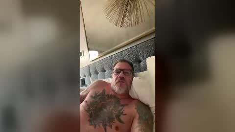 Snapshot of teturner chatting on August 9, 8:52 am UrZaddy online show from August 9, 8:52 am