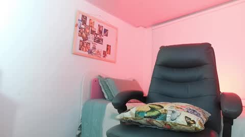 Snapshot of texas_curvykitten chatting on March 1, 9:00 am texas_curvykitten online show from March 1, 9:00 am