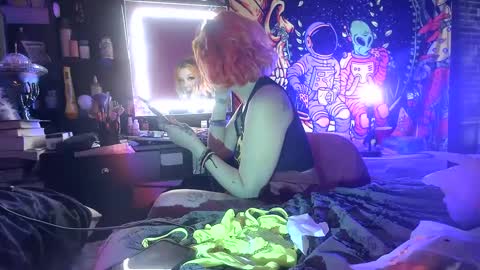 Snapshot of texaspregogrllll chatting on September 10, 2:06 pm TEXASGIRLLLL online show from September 10, 2:06 pm