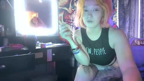 Snapshot of texaspregogrllll chatting on September 18, 6:43 pm TEXASGIRLLLL online show from September 18, 6:43 pm