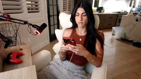 Snapshot of tgirltoesx chatting on June 28, 4:40 am babygirlmami online show from June 28, 4:40 am