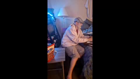 tgrizzthestarseed online show from April 6, 5:52 am