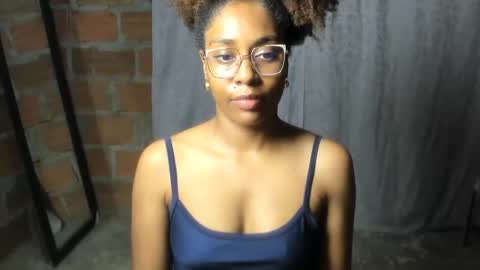Snapshot of thaimy_ chatting on June 5, 2:51 am thaimy_ online show from June 5, 2:51 am