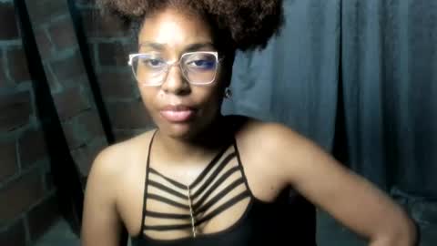 Snapshot of thaimy_ chatting on June 16, 2:14 am thaimy_ online show from June 16, 2:14 am