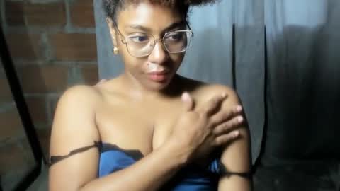 Snapshot of thaimy_ chatting on June 18, 11:47 am thaimy_ online show from June 18, 11:47 am