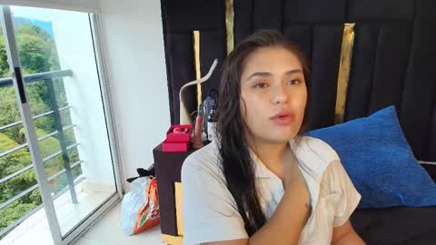 T H A I S  online show from April 5, 9:56 pm