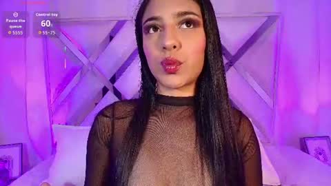 Snapshot of thalia_gomez__ chatting on June 25, 11:04 am thalia online show from June 25, 11:04 am