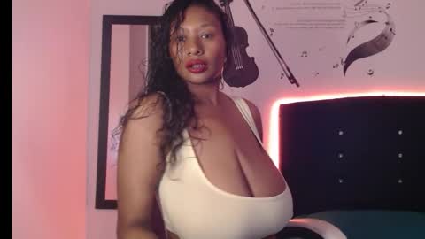 Snapshot of thalia_joness chatting on May 28, 2:14 pm Thalia online show from May 28, 2:14 pm
