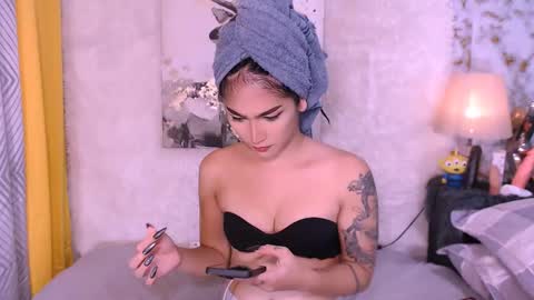 Snapshot of thalia_venture chatting on December 28, 8:37 am Thalia online show from December 28, 8:37 am
