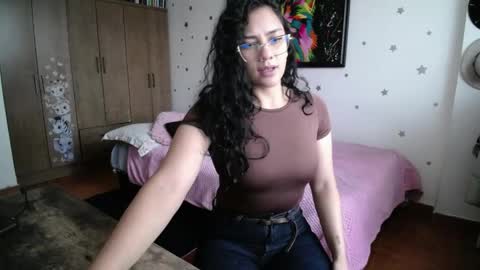 Snapshot of thaliacooper chatting on April 22, 10:22 pm online show from April 22, 10:22 pm