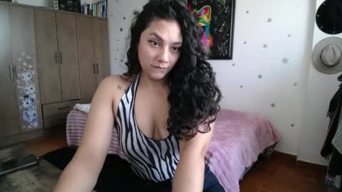 Snapshot of thaliacooper chatting on April 25, 7:11 pm online show from April 25, 7:11 pm
