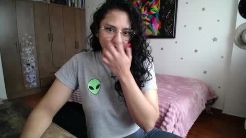 Snapshot of thaliacooper chatting on April 29, 4:44 pm online show from April 29, 4:44 pm