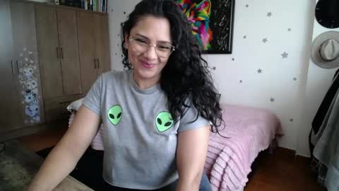 Snapshot of thaliacooper chatting on May 18, 6:14 pm online show from May 18, 6:14 pm