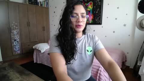 Snapshot of thaliacooper chatting on May 26, 4:47 pm online show from May 26, 4:47 pm