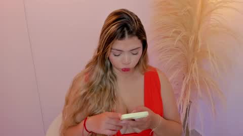Snapshot of thaliafox_ chatting on April 23, 5:04 pm Thalia online show from April 23, 5:04 pm