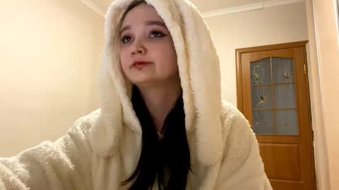 Snapshot of thaliakuchem chatting on February 5, 2:22 pm Yumi online show from February 5, 2:22 pm