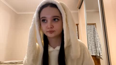 Snapshot of thaliakuchem chatting on February 9, 2:10 pm Yumi online show from February 9, 2:10 pm