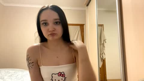 Snapshot of thaliakuchem chatting on February 12, 3:07 pm Yumi online show from February 12, 3:07 pm