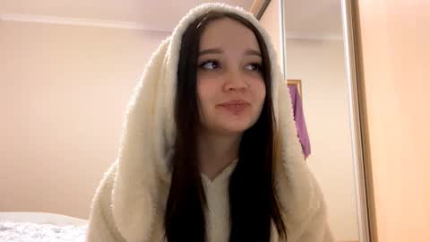 Snapshot of thaliakuchem chatting on February 15, 4:14 pm Yumi online show from February 15, 4:14 pm