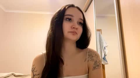 Snapshot of thaliakuchem chatting on February 17, 4:35 pm Yumi online show from February 17, 4:35 pm