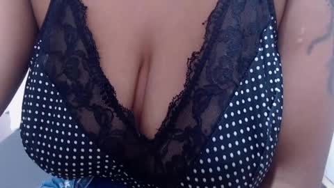 Snapshot of thaly_pervert chatting on April 15, 7:58 pm Thalia online show from April 15, 7:58 pm