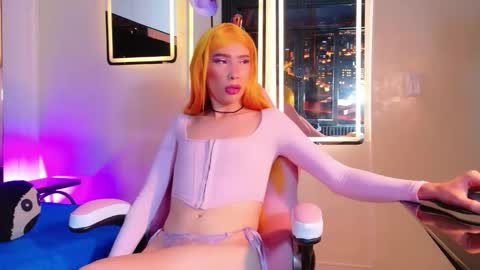 Snapshot of thamara_roberts chatting on May 1, 8:13 pm thamara_roberts online show from May 1, 8:13 pm