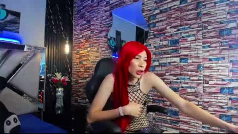 Snapshot of thamara_roberts chatting on May 4, 7:43 pm thamara_roberts online show from May 4, 7:43 pm