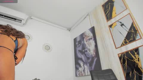 Thamara Thompsont online show from October 26, 2:34 pm