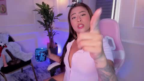 Snapshot of thamaragen_ chatting on February 21, 10:44 pm tamara gen online show from February 21, 10:44 pm