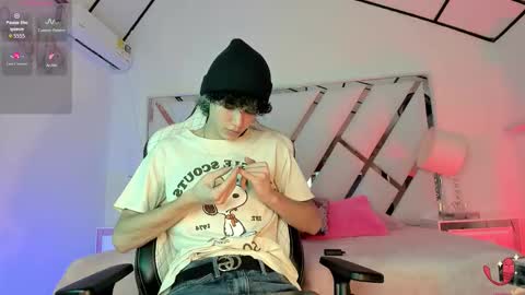 Snapshot of thanier_18 chatting on February 22, 7:12 pm thanier_18 online show from February 22, 7:12 pm