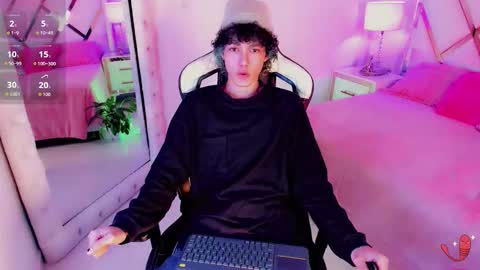 Snapshot of thanier_18 chatting on February 24, 7:56 pm thanier_18 online show from February 24, 7:56 pm